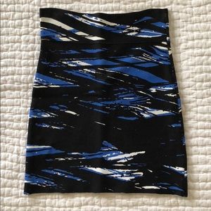 BCBGMAXAZRIA patterned spandex mini skirt